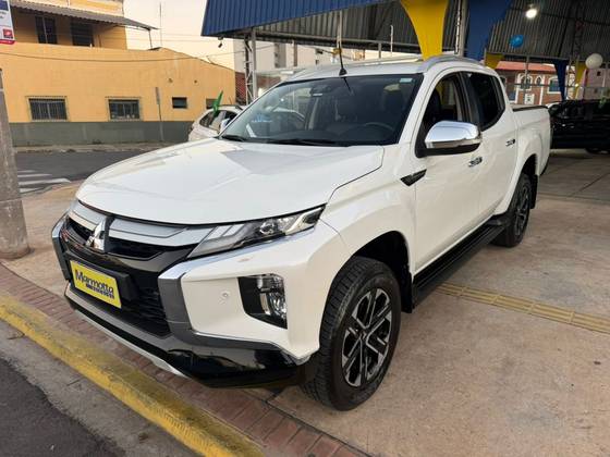 MITSUBISHI L200 TRITON 2.4 16V TURBO DIESEL SPORT HPE-S CD 4P 4X4 AUTOMÁTICO